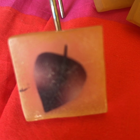 12 Shower curtain hooks. Resin . Green /maroon leaf pattern - Picture 4 of 5